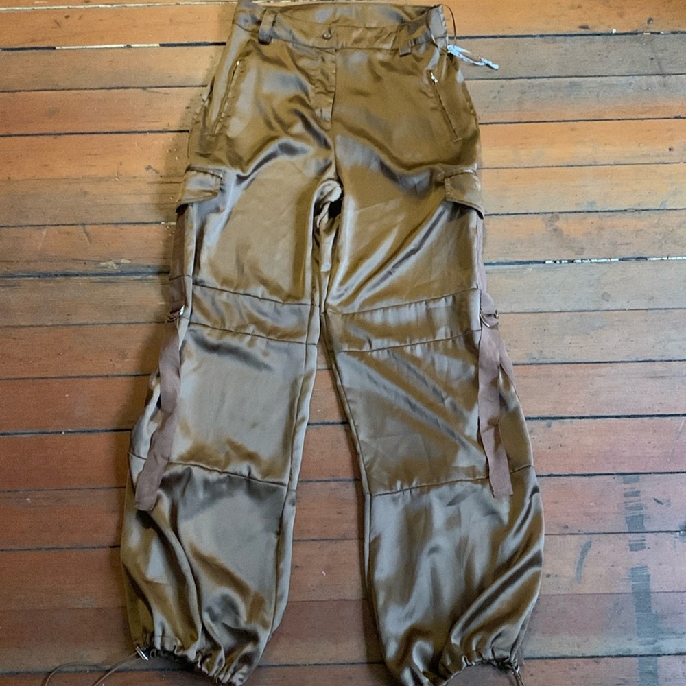 Roseavelt gold “silk like” cargo style unique pants with belt. new!!!